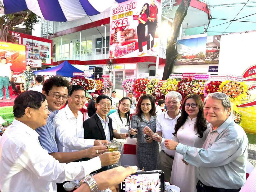 Lễ Kỷ Niệm 5 Năm Thành Lập Bách Khoa Sài Gòn College - Thiên Quang Minh